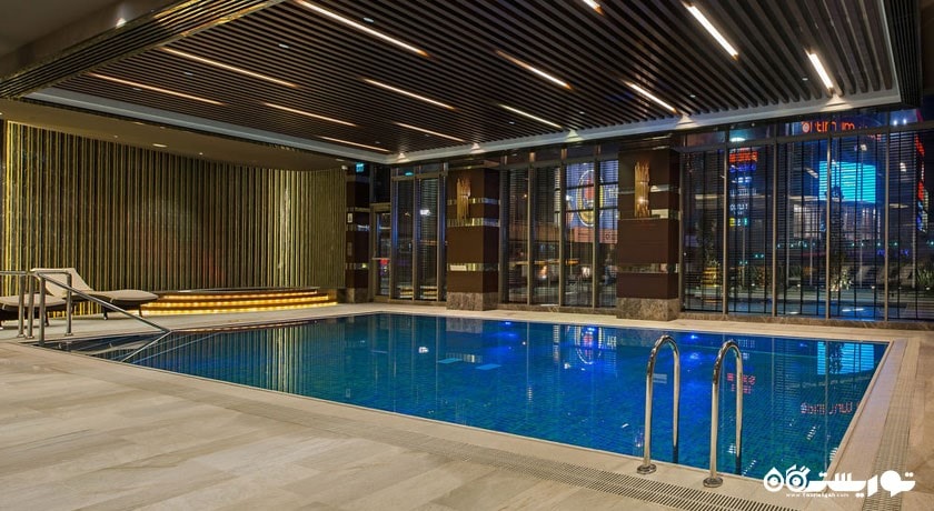 نمای استخر سرپوشیده هتل